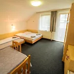 222 - Family In Gæstehus