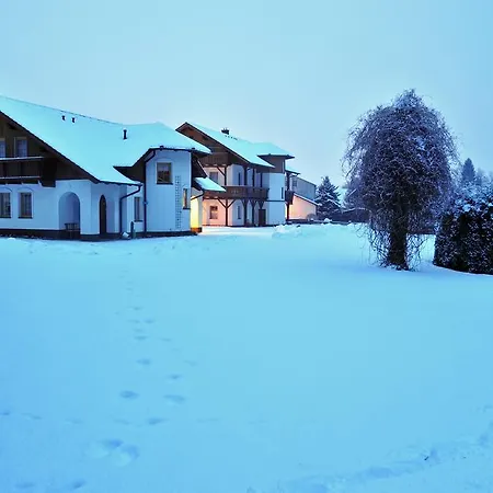 222 - Family In Pensionat