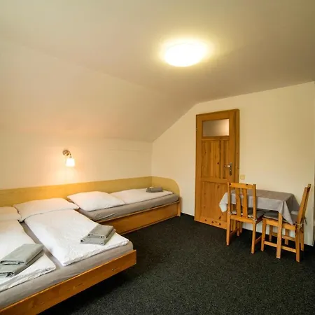 222 - Family In Pensionat